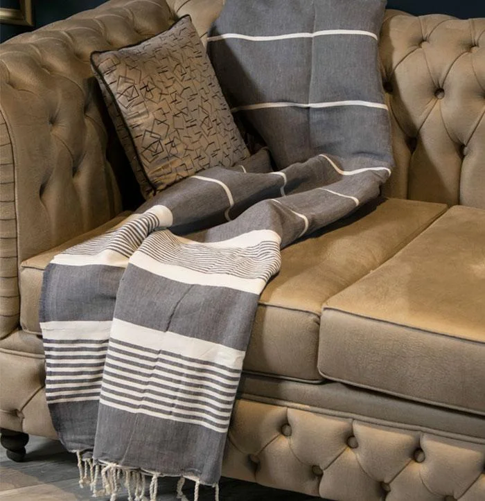 Lot De 2 Coussins + Plaid Monogrammé Gris – Style Shabby Chic/victorien – Neuf